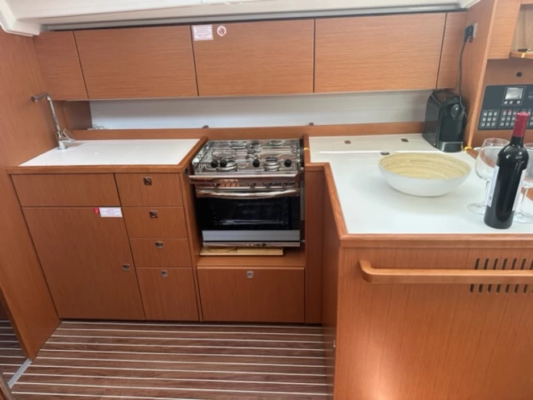 Hire Sailboat Bavaria with a boat licence