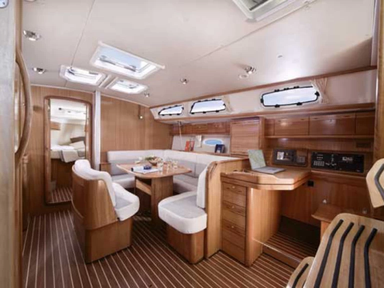 Hire Sailboat Bavaria with a boat licence