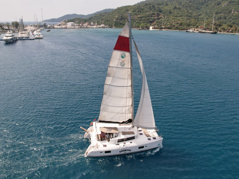 Hire a Lagoon Lagoon 421 Marmaris