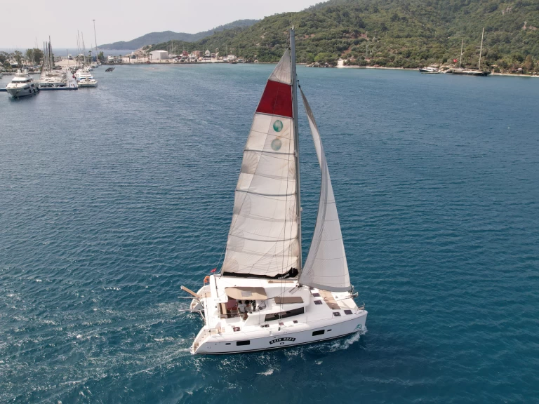 Hire a Lagoon Lagoon 421 Marmaris