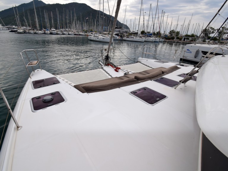 Yacht hire Marmaris cheap Lagoon 421
