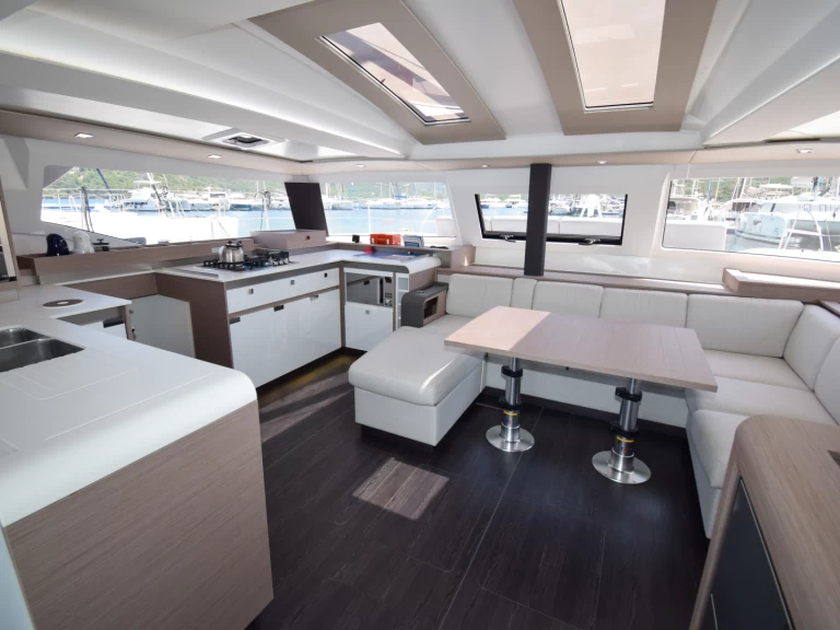 Hire Catamaran Fountaine Pajot with a boat licence