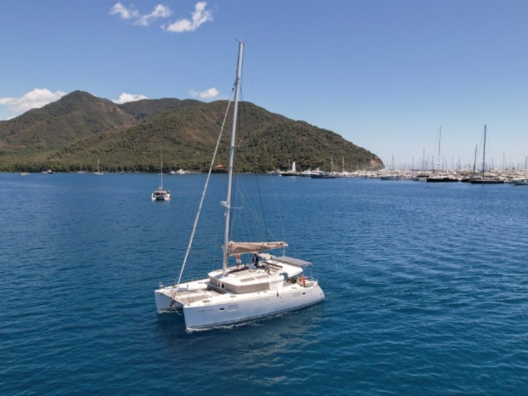 Charter a Lagoon Lagoon 450 in Marmaris on Samboat