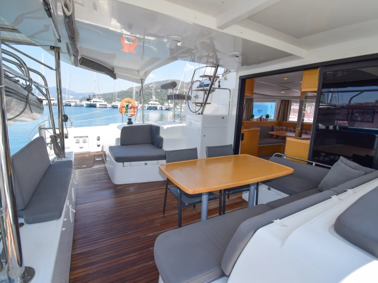 Yacht hire Marmaris cheap Lagoon 42