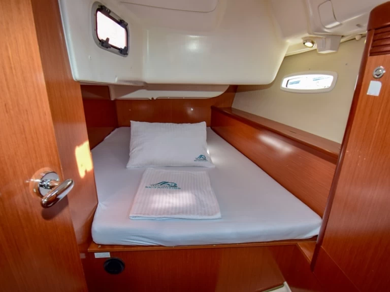 Hire a Bénéteau Oceanis 40 Marmaris