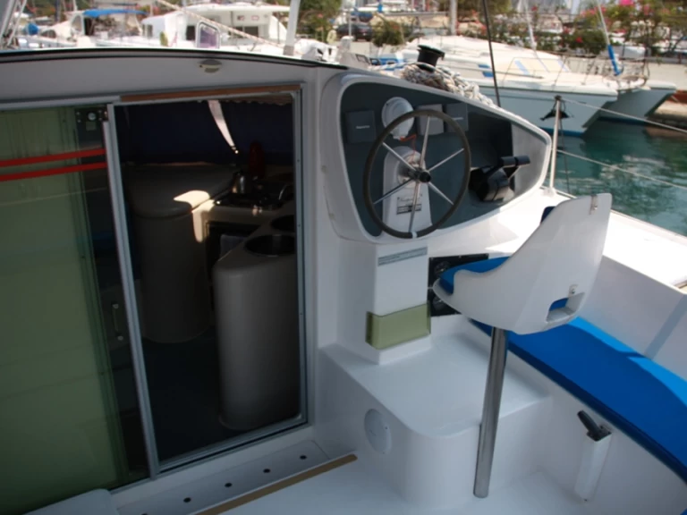 Yacht charter Marmaris - Fountaine Pajot Athena 38 on SamBoat