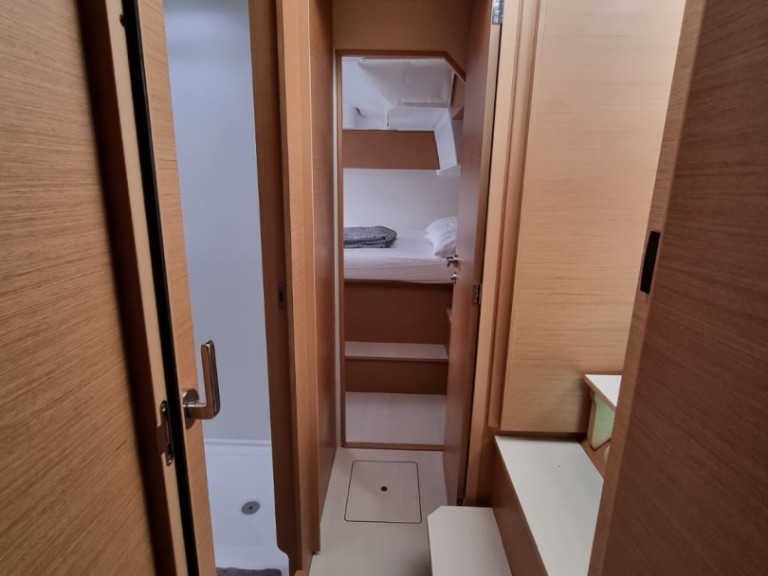 Catamaran to hire Préveza at the best price