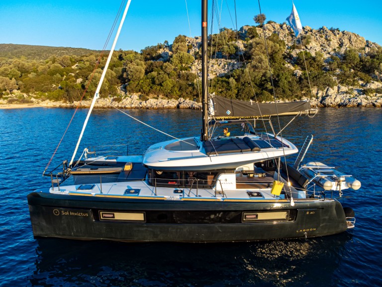 Catamaran to hire Préveza at the best price