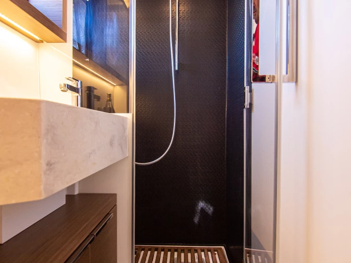 Hire Catamaran Lagoon with a boat licence