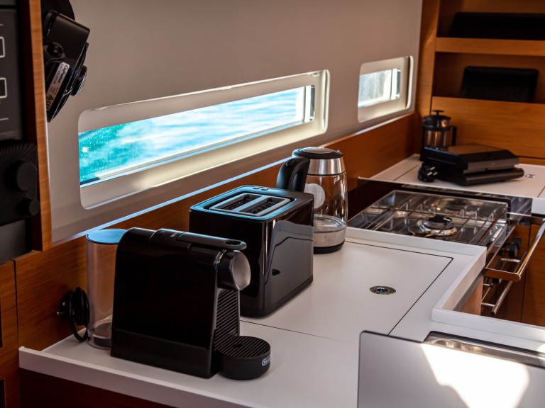 Hire a Jeanneau Sun Odyssey 410 Préveza