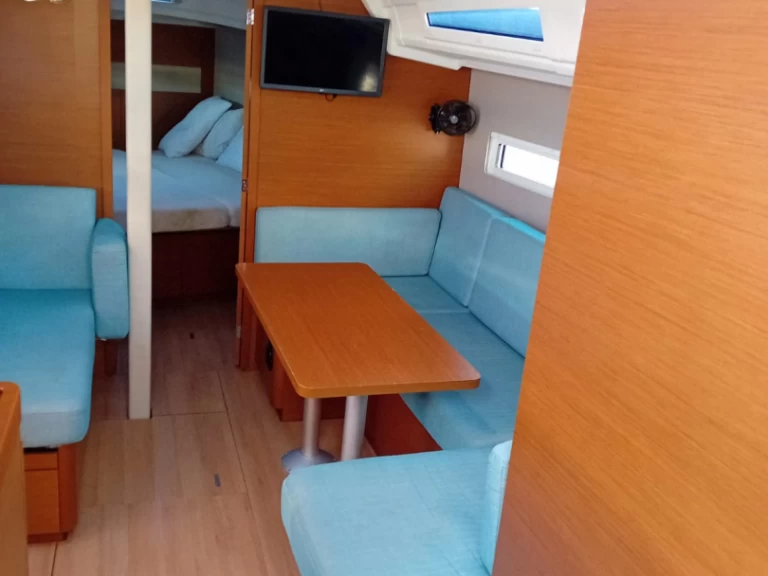 Hire a Jeanneau Sun Odyssey 410 Préveza