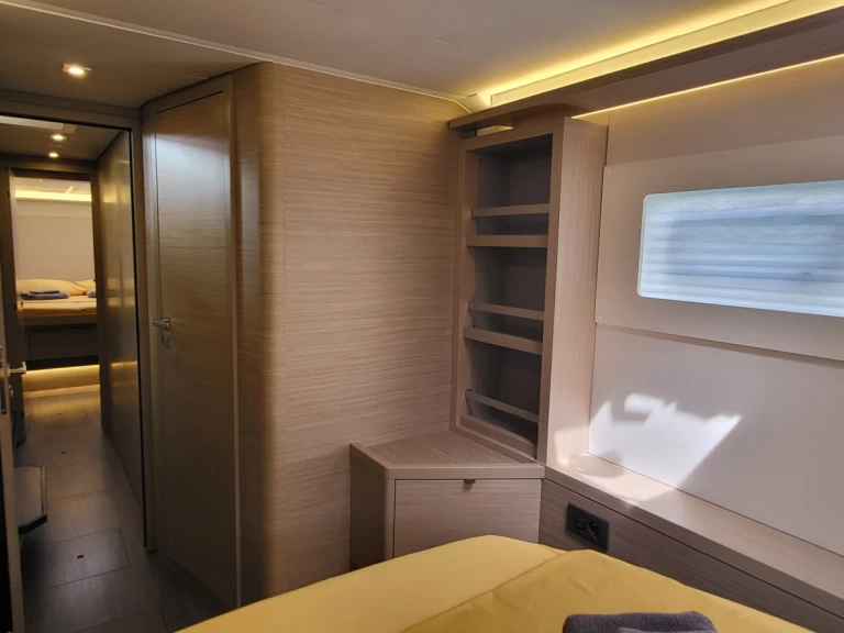 Hire Catamaran Lagoon with a boat licence