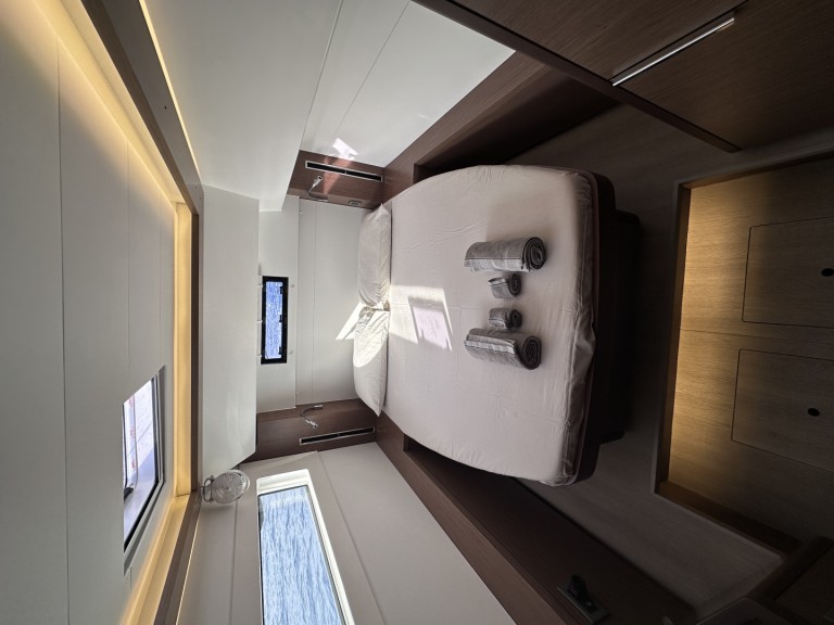 Hire Catamaran Lagoon with a boat licence