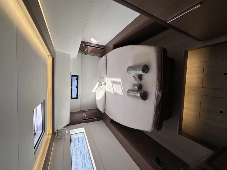 Hire Catamaran Lagoon with a boat licence