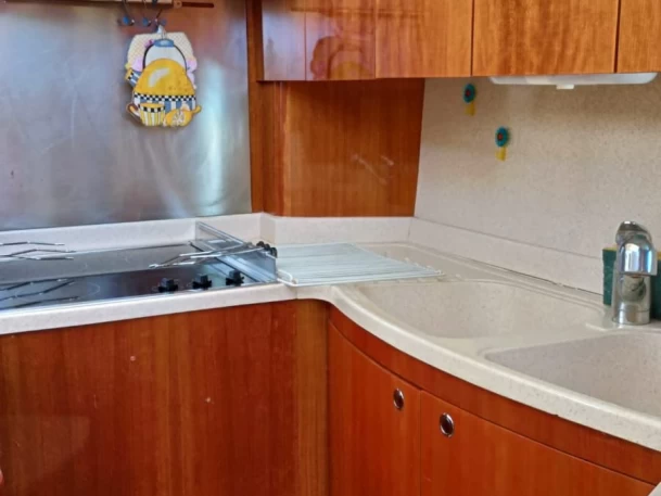 Charter a Azimut Azimut 46 in Nettuno on Samboat