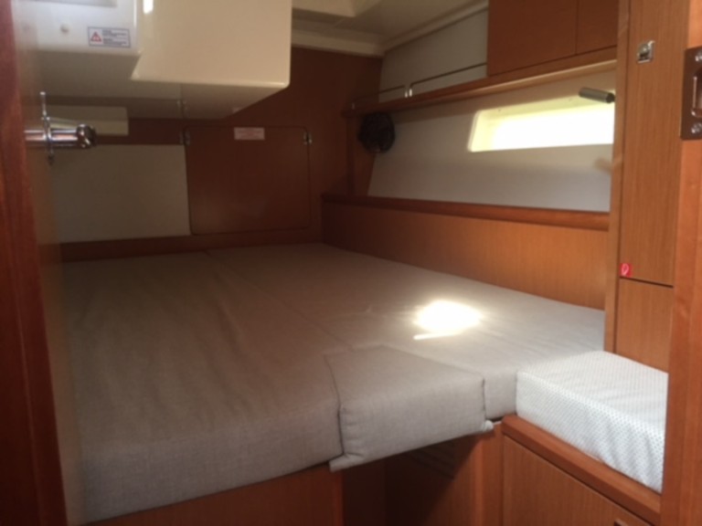 Charter a Bavaria Bavaria C45 in Salerno on Samboat