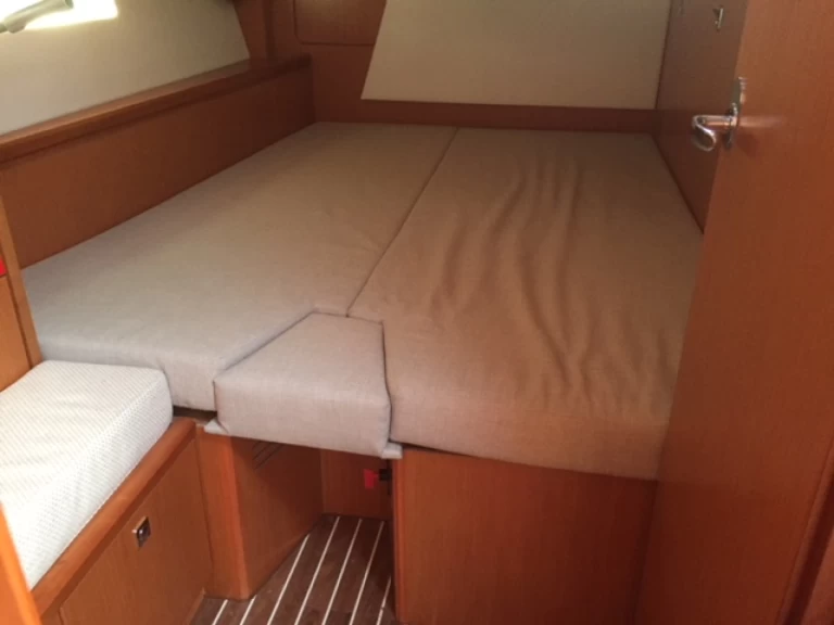Hire Sailboat Bavaria with a boat licence