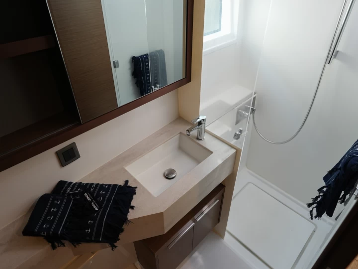 Hire a Lagoon Lagoon 46 Salerno