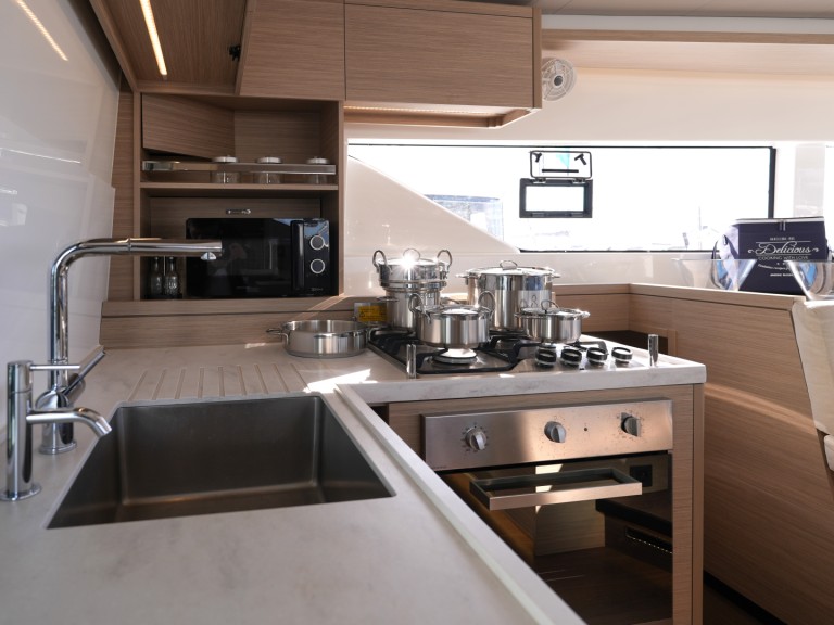 Charter a Lagoon Lagoon 51 in Salerno on Samboat