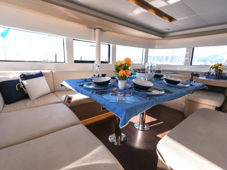 Hire Catamaran Lagoon with a boat licence