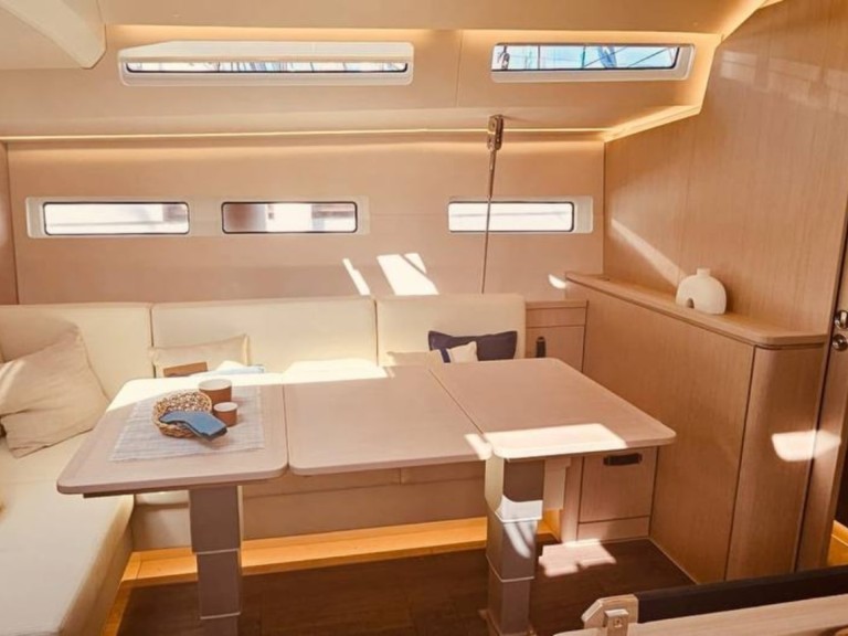 Hire a Jeanneau Jeanneau 55 Salerno