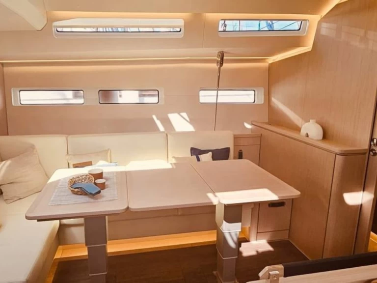 Hire a Jeanneau Jeanneau 55 Salerno