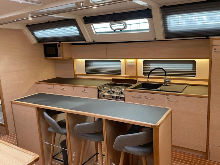 Sailboat to hire Salerno at the best price