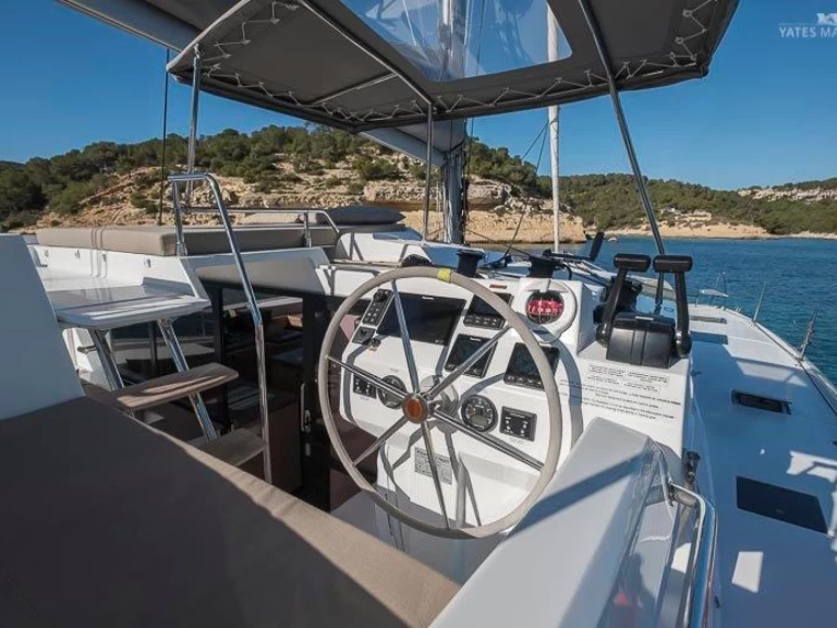 Charter a Fountaine Pajot Saona 47 in Palma de Mallorca on Samboat