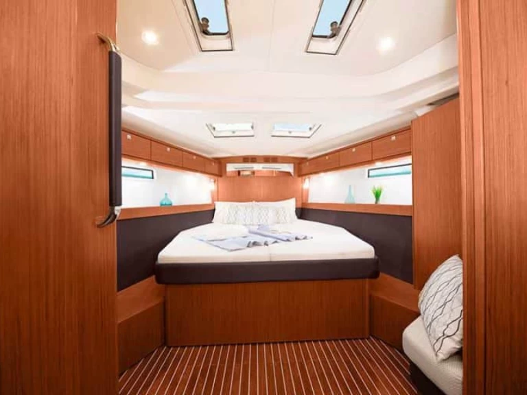 Yacht hire Palma de Mallorca cheap Bavaria Cruiser 51-5