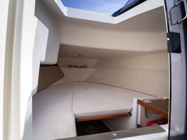 Yacht hire Mali Lošinj cheap Galeon 630 Sundeck