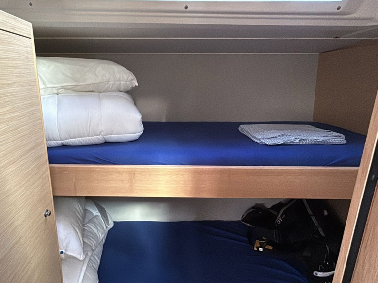 Charter a Dufour Dufour 470 in Palma de Mallorca on Samboat