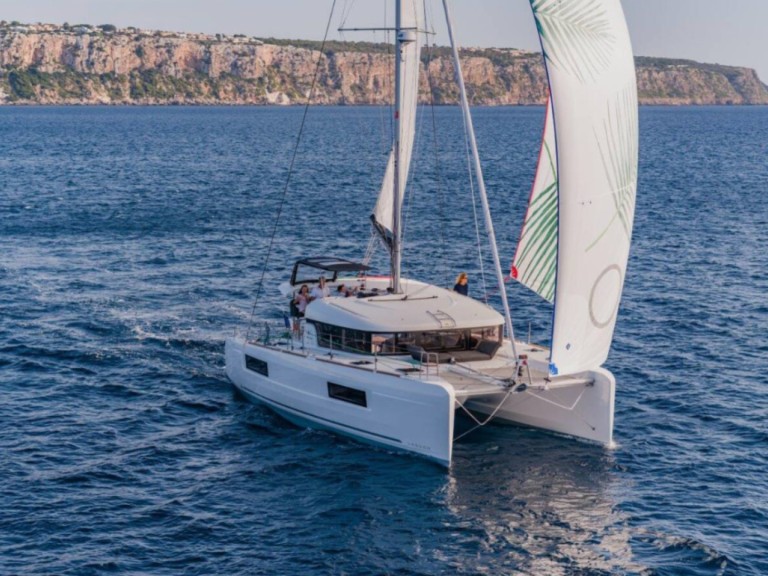 Hire Catamaran with or without skipper Lagoon Lefkáda