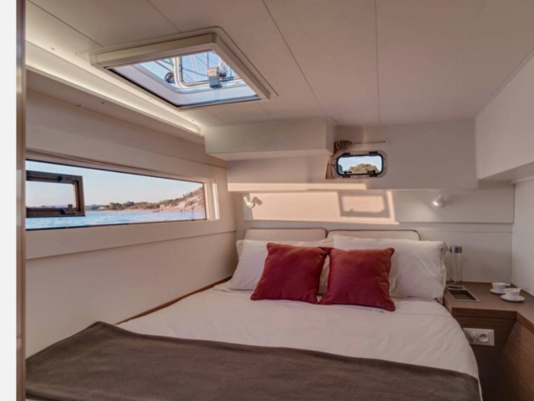 Hire Catamaran Lagoon with a boat licence