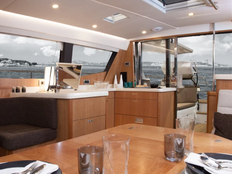 Sailboat to hire Gouvia at the best price