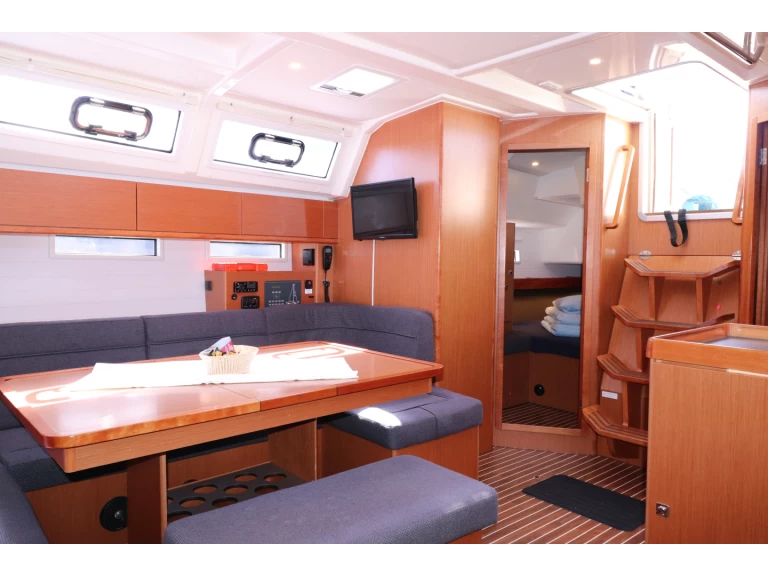 Sailboat to hire Yerseke at the best price