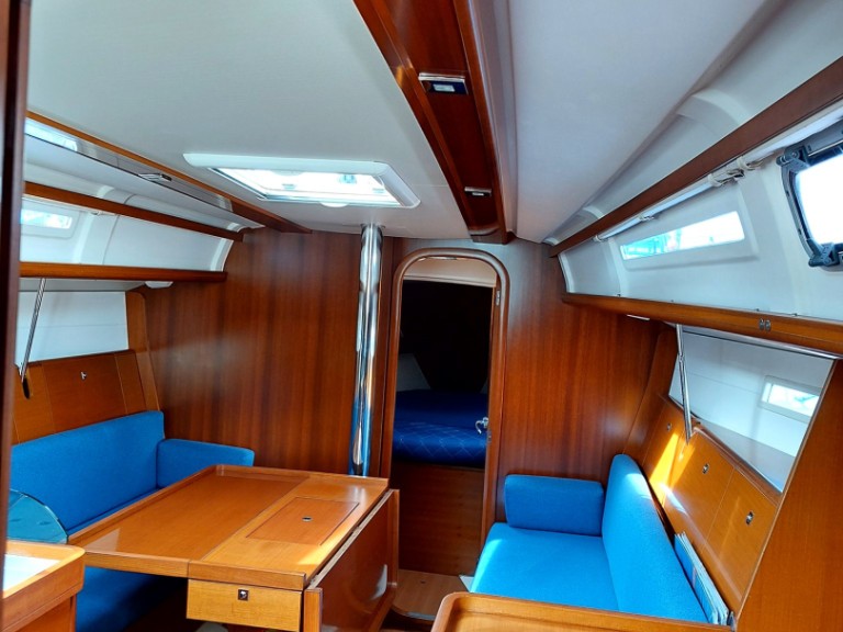 Sailboat to hire Yerseke at the best price