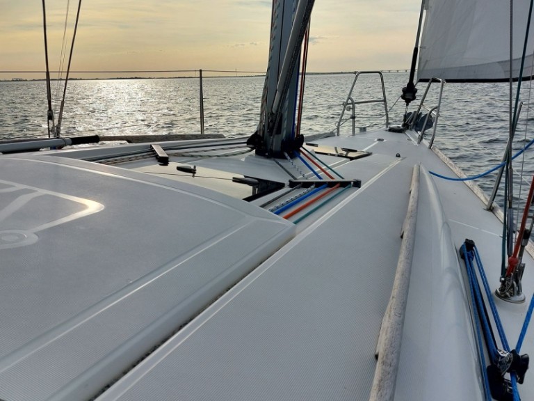 Yacht charter Yerseke - Dufour Dufour 34 E Performance on SamBoat