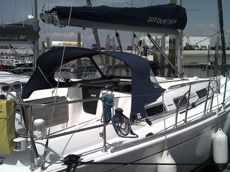 Sailboat to hire Yerseke at the best price