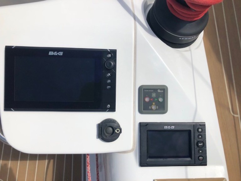 Hire Sailboat with or without skipper Dehler Yerseke