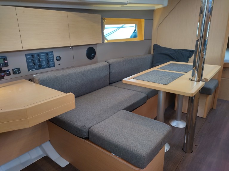 Yacht charter Yerseke - Bénéteau Oceanis 35 on SamBoat