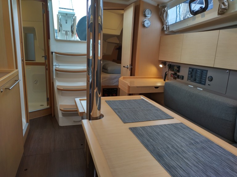 Hire a Bénéteau Oceanis 35 Yerseke