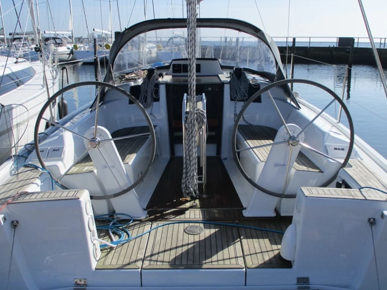 Hire a Hanse Hanse 315 Altefähr