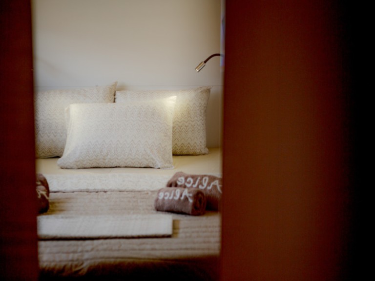 Yacht hire Alimos cheap Lagoon 46