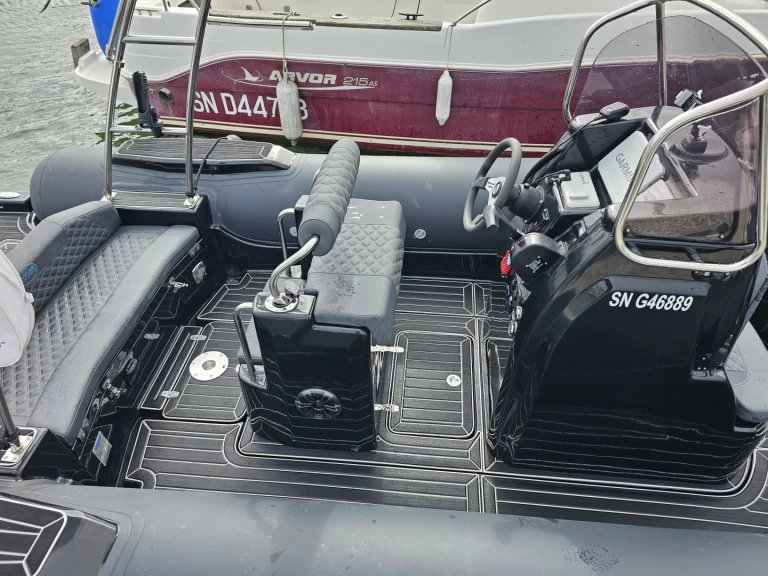 Hire RIB 3D Tender with a boat licence