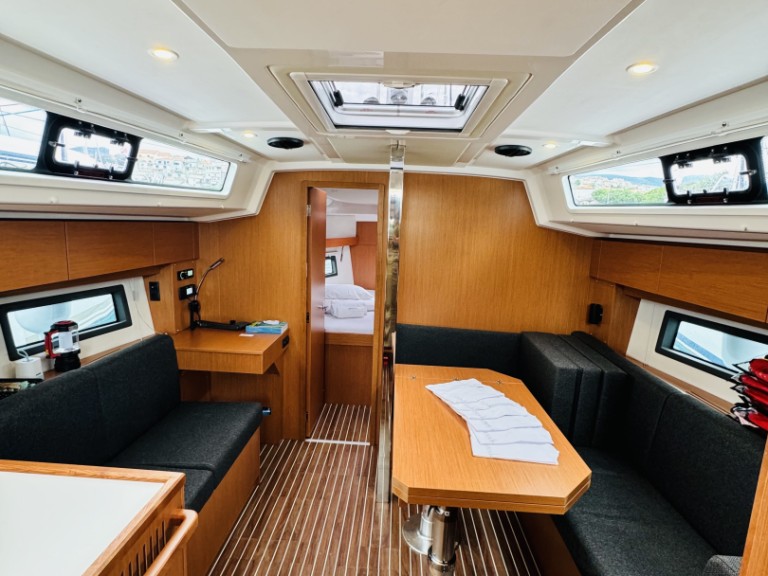 Charter a Bavaria Bavaria C38 in Novi Vinodolski on Samboat