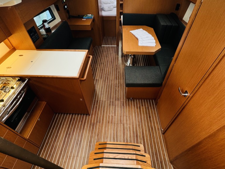 Hire Sailboat Bavaria with a boat licence