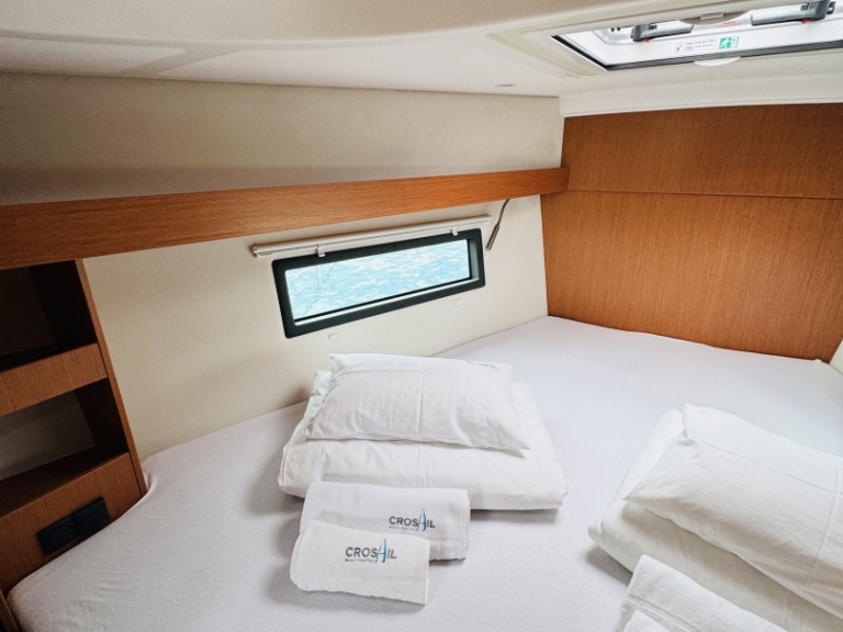 Charter a Bavaria Bavaria C38 in Novi Vinodolski on Samboat