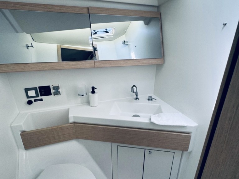 Hire a Bénéteau Oceanis 46.1 Novi Vinodolski