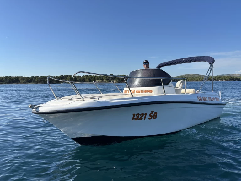 Charter a FLY HM22 in Šibenik on Samboat