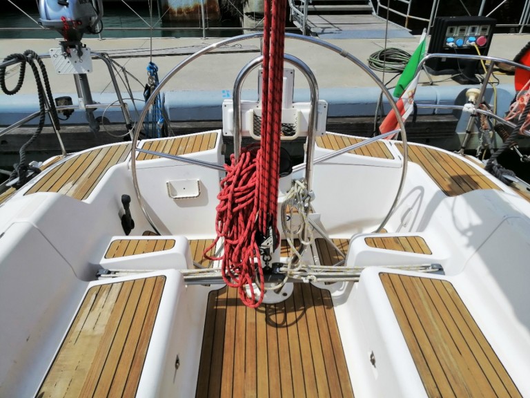 Charter a Elan Elan 40 in Genova on Samboat
